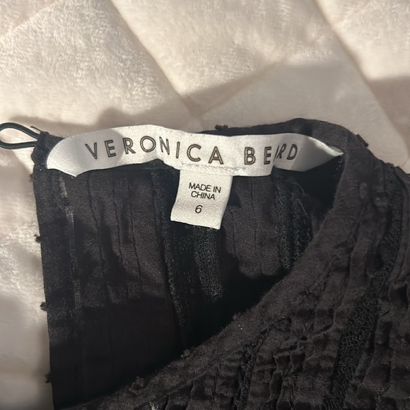 Veronica beard black sleeveless top with ruffle  detail size 6 - Picture 2 of 3